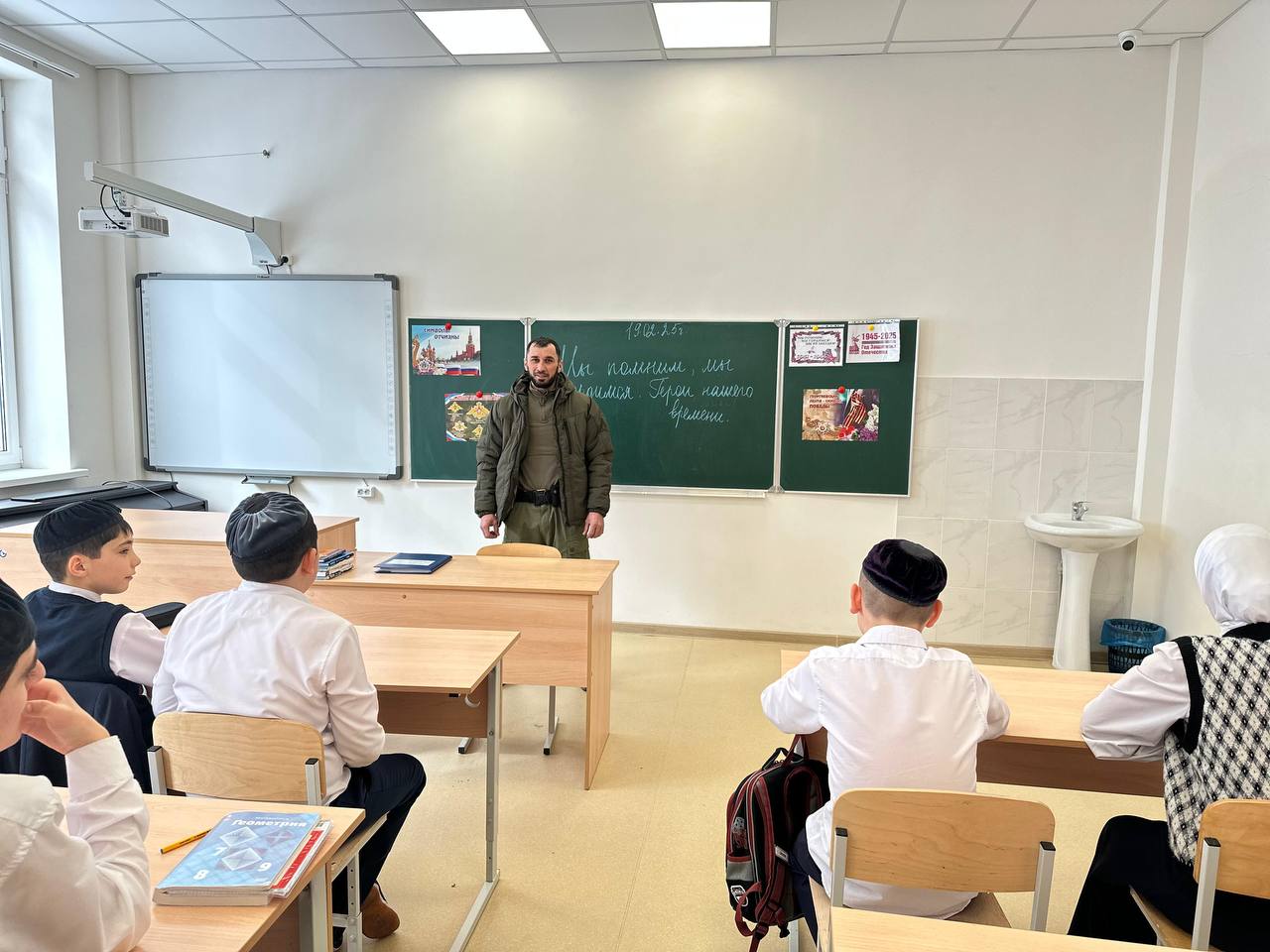 19 февраля состоялась встреча учащихся ГБОУ «СОШ с.п. Ольгетти» с участником СВО Евкуровым З. Б..